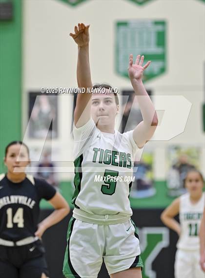 Thumbnail 1 in Shelbyville @ Yorktown  photogallery.