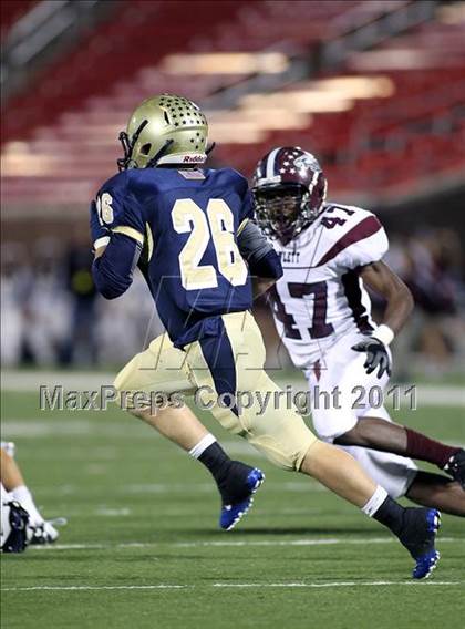 Thumbnail 3 in Rowlett vs. Dallas Jesuit (5A Region 2 Bi-District Playoffs) photogallery.