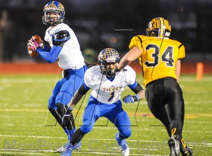 Thumbnail 2 in Leonard vs Cisco (UIL 2A Semifinals) photogallery.
