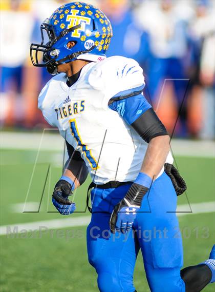 Thumbnail 1 in Leonard vs Cisco (UIL 2A Semifinals) photogallery.