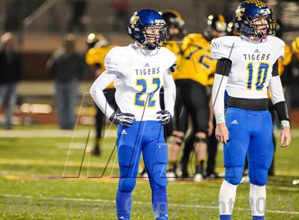 Thumbnail 3 in Leonard vs Cisco (UIL 2A Semifinals) photogallery.