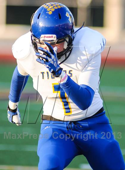 Thumbnail 2 in Leonard vs Cisco (UIL 2A Semifinals) photogallery.