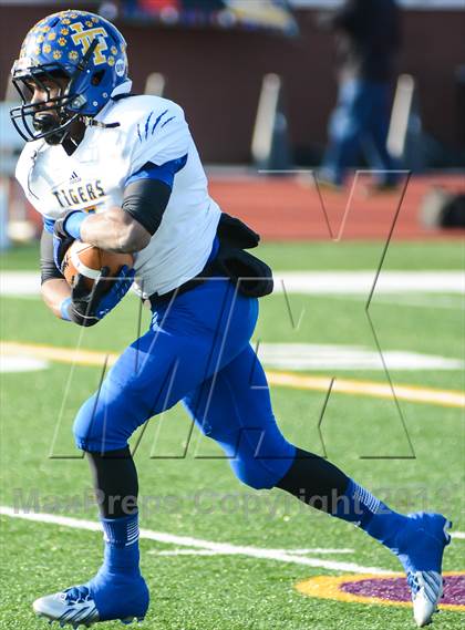 Thumbnail 2 in Leonard vs Cisco (UIL 2A Semifinals) photogallery.