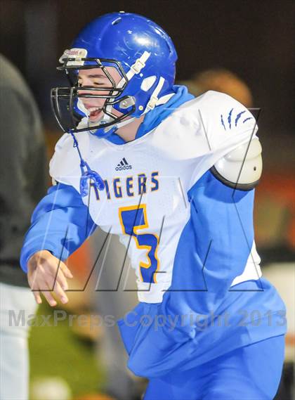 Thumbnail 3 in Leonard vs Cisco (UIL 2A Semifinals) photogallery.
