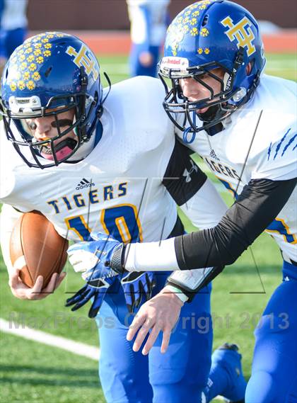 Thumbnail 3 in Leonard vs Cisco (UIL 2A Semifinals) photogallery.