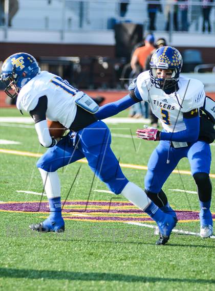 Thumbnail 2 in Leonard vs Cisco (UIL 2A Semifinals) photogallery.
