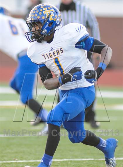 Thumbnail 1 in Leonard vs Cisco (UIL 2A Semifinals) photogallery.