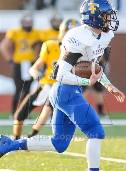 Thumbnail 1 in Leonard vs Cisco (UIL 2A Semifinals) photogallery.