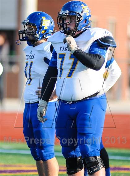 Thumbnail 3 in Leonard vs Cisco (UIL 2A Semifinals) photogallery.