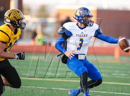 Thumbnail 1 in Leonard vs Cisco (UIL 2A Semifinals) photogallery.