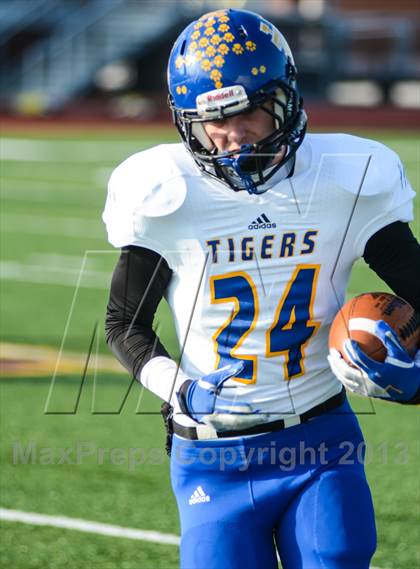 Thumbnail 3 in Leonard vs Cisco (UIL 2A Semifinals) photogallery.