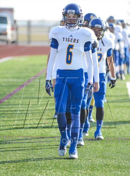 Thumbnail 2 in Leonard vs Cisco (UIL 2A Semifinals) photogallery.