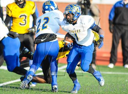 Thumbnail 1 in Leonard vs Cisco (UIL 2A Semifinals) photogallery.