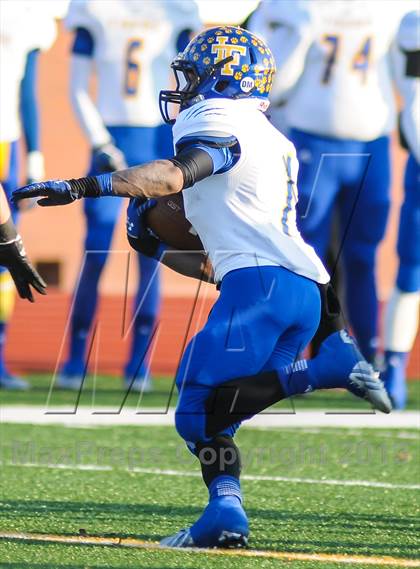 Thumbnail 1 in Leonard vs Cisco (UIL 2A Semifinals) photogallery.