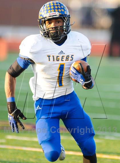 Thumbnail 1 in Leonard vs Cisco (UIL 2A Semifinals) photogallery.