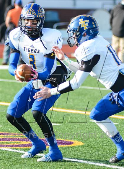Thumbnail 3 in Leonard vs Cisco (UIL 2A Semifinals) photogallery.