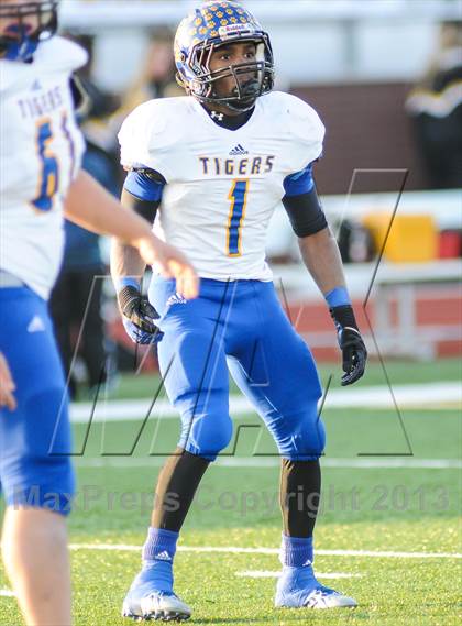 Thumbnail 2 in Leonard vs Cisco (UIL 2A Semifinals) photogallery.