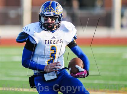 Thumbnail 3 in Leonard vs Cisco (UIL 2A Semifinals) photogallery.