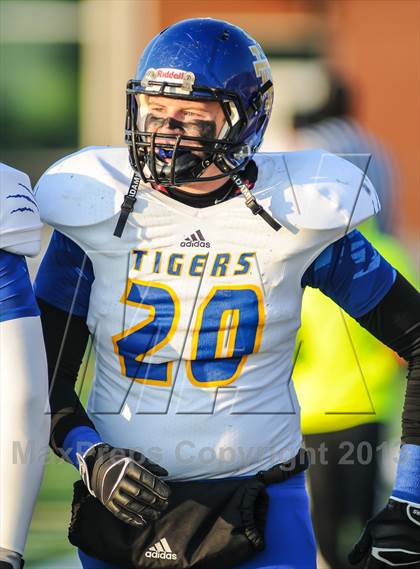 Thumbnail 1 in Leonard vs Cisco (UIL 2A Semifinals) photogallery.