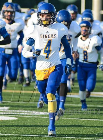 Thumbnail 3 in Leonard vs Cisco (UIL 2A Semifinals) photogallery.
