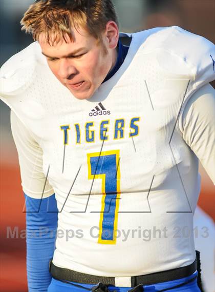 Thumbnail 3 in Leonard vs Cisco (UIL 2A Semifinals) photogallery.
