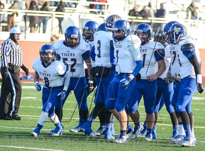 Thumbnail 3 in Leonard vs Cisco (UIL 2A Semifinals) photogallery.