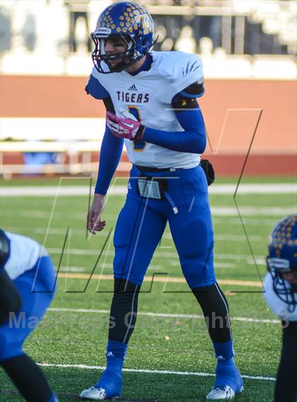 Thumbnail 2 in Leonard vs Cisco (UIL 2A Semifinals) photogallery.