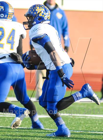 Thumbnail 3 in Leonard vs Cisco (UIL 2A Semifinals) photogallery.
