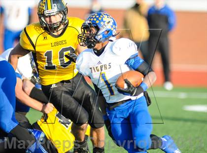 Thumbnail 2 in Leonard vs Cisco (UIL 2A Semifinals) photogallery.