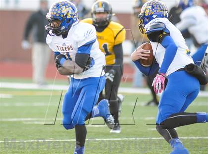 Thumbnail 2 in Leonard vs Cisco (UIL 2A Semifinals) photogallery.