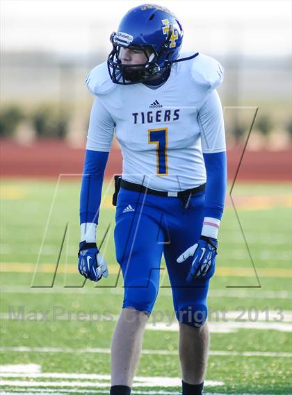 Thumbnail 2 in Leonard vs Cisco (UIL 2A Semifinals) photogallery.