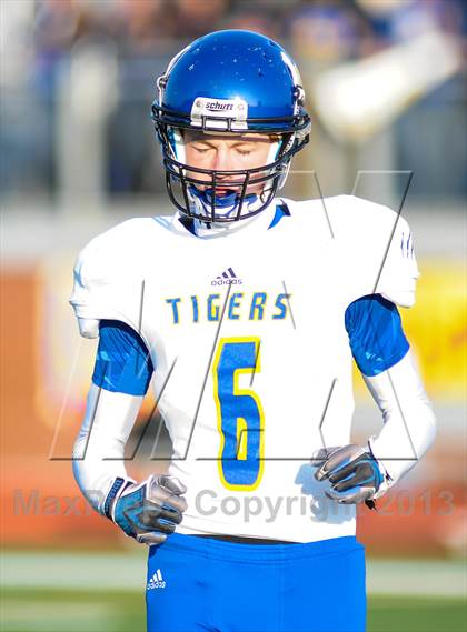 Thumbnail 1 in Leonard vs Cisco (UIL 2A Semifinals) photogallery.