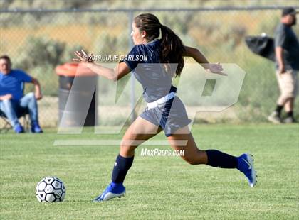 Thumbnail 3 in Bloomfield vs Piedra Vista (Aztec Tiger Shootout) photogallery.