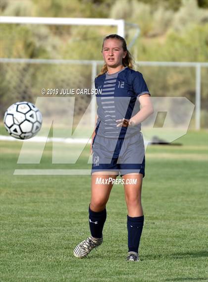 Thumbnail 2 in Bloomfield vs Piedra Vista (Aztec Tiger Shootout) photogallery.