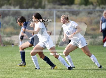 Thumbnail 3 in Bloomfield vs Piedra Vista (Aztec Tiger Shootout) photogallery.