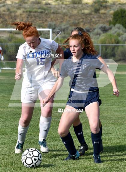 Thumbnail 3 in Bloomfield vs Piedra Vista (Aztec Tiger Shootout) photogallery.