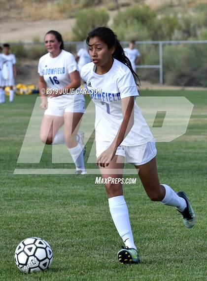 Thumbnail 2 in Bloomfield vs Piedra Vista (Aztec Tiger Shootout) photogallery.