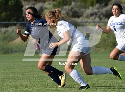 Thumbnail 2 in Bloomfield vs Piedra Vista (Aztec Tiger Shootout) photogallery.