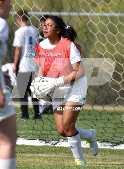 Thumbnail 3 in Bloomfield vs Piedra Vista (Aztec Tiger Shootout) photogallery.