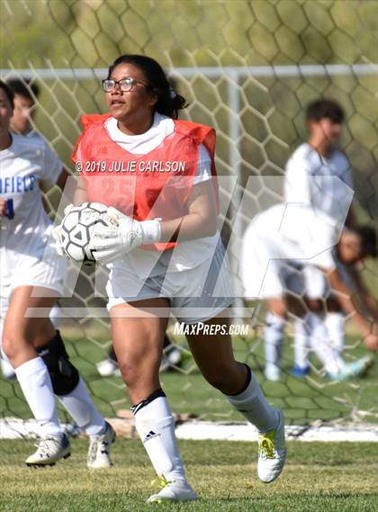 Thumbnail 2 in Bloomfield vs Piedra Vista (Aztec Tiger Shootout) photogallery.