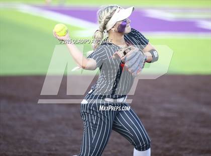 Thumbnail 2 in Celeste vs. Trenton (UIL 2A Softball Bi-District Playoffs) photogallery.