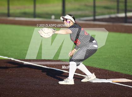 Thumbnail 2 in Celeste vs. Trenton (UIL 2A Softball Bi-District Playoffs) photogallery.