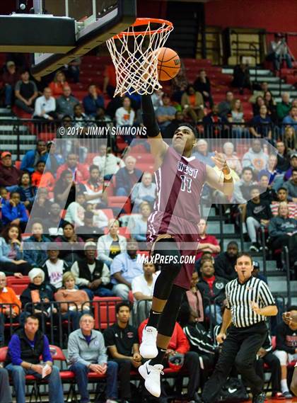 Thumbnail 2 in Belleville West vs. Edwardsville photogallery.