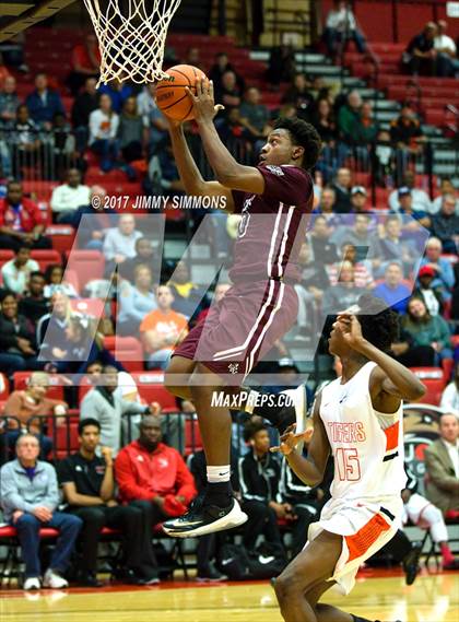 Thumbnail 2 in Belleville West vs. Edwardsville photogallery.