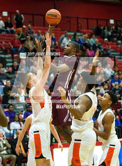 Thumbnail 3 in Belleville West vs. Edwardsville photogallery.