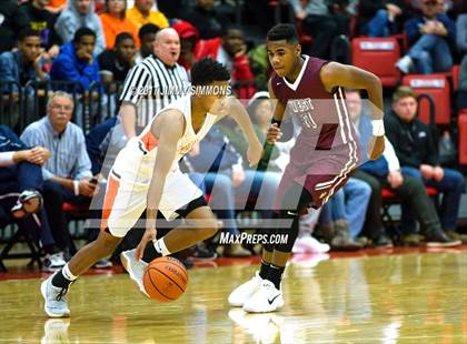 Thumbnail 2 in Belleville West vs. Edwardsville photogallery.