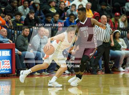 Thumbnail 2 in Belleville West vs. Edwardsville photogallery.