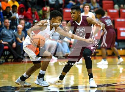 Thumbnail 3 in Belleville West vs. Edwardsville photogallery.
