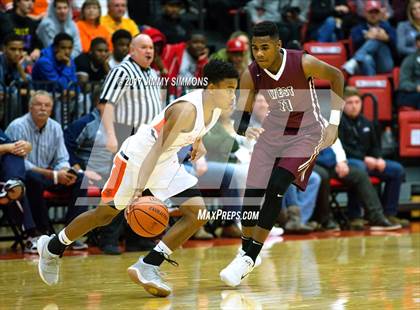 Thumbnail 3 in Belleville West vs. Edwardsville photogallery.