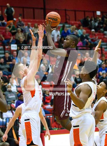 Thumbnail 2 in Belleville West vs. Edwardsville photogallery.